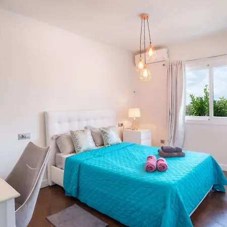 Villa Jazz With 7 Bedrooms, Close To Fontanilla Beach In Marbella Villa