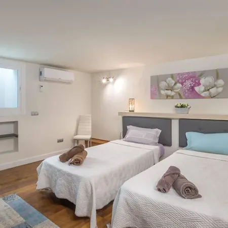 Modern Close To Fontanilla Villa *
