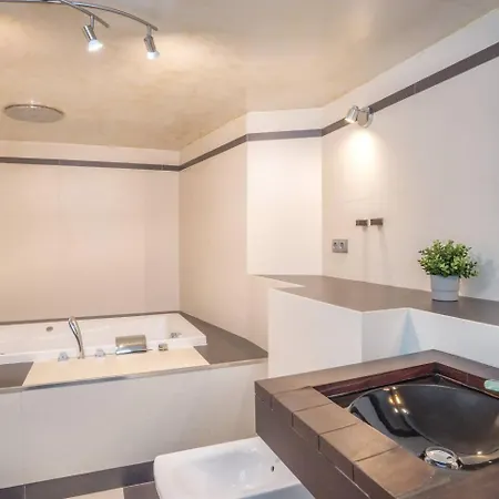 Villa Jazz With 7 Bedrooms, Close To Fontanilla Beach In Marbella *