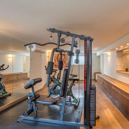 Villa Jazz With 7 Bedrooms, Close To Fontanilla Beach In Marbella Villa