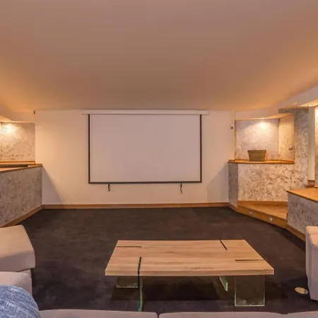 Villa Villa Jazz With 7 Bedrooms, Close To Fontanilla Beach In Marbella *